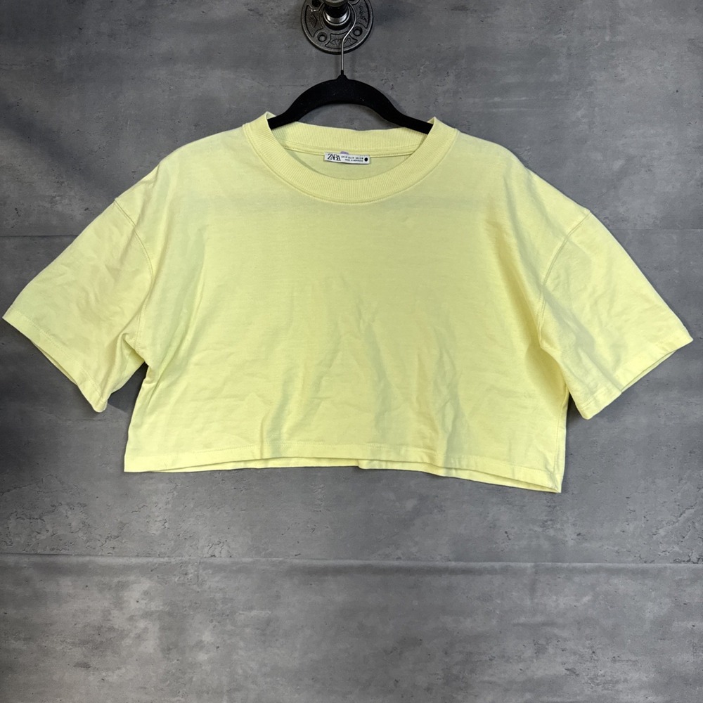 light yellow Zara crop top Box Silhouette Crew Neckline Sz Med